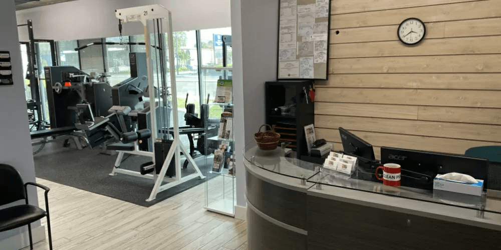 Front entrance of back to work physical therapy in south tampa fl