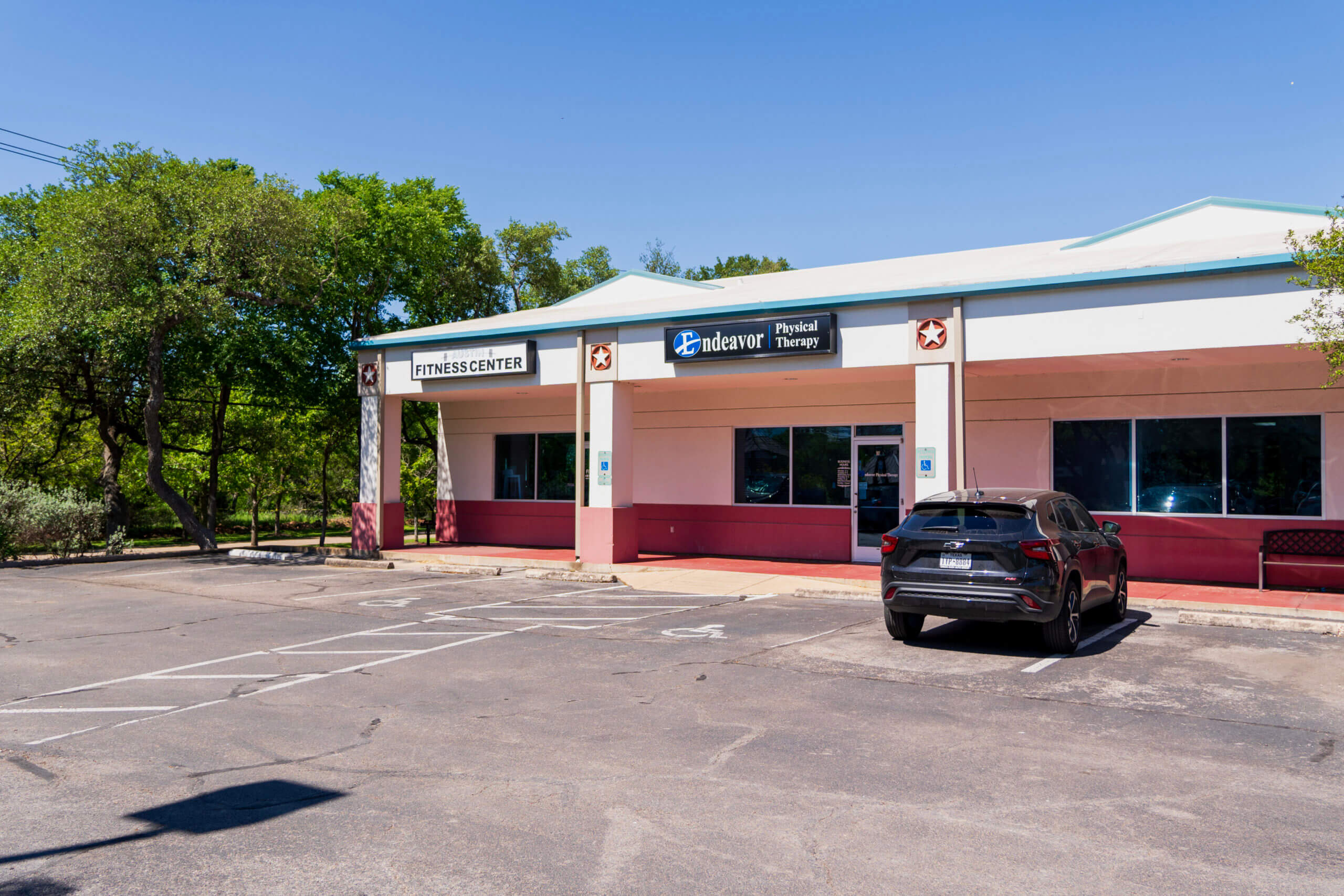 Front entrance of Endeavor Physical Therapy Southwest Austin TX