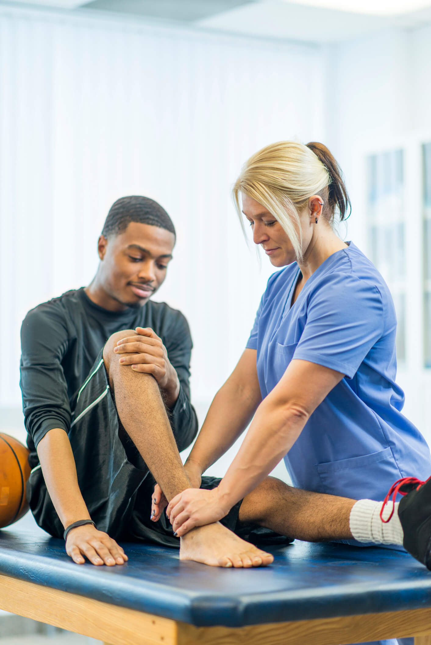 hulsey physical therapist working with patient on sports medicine recovery