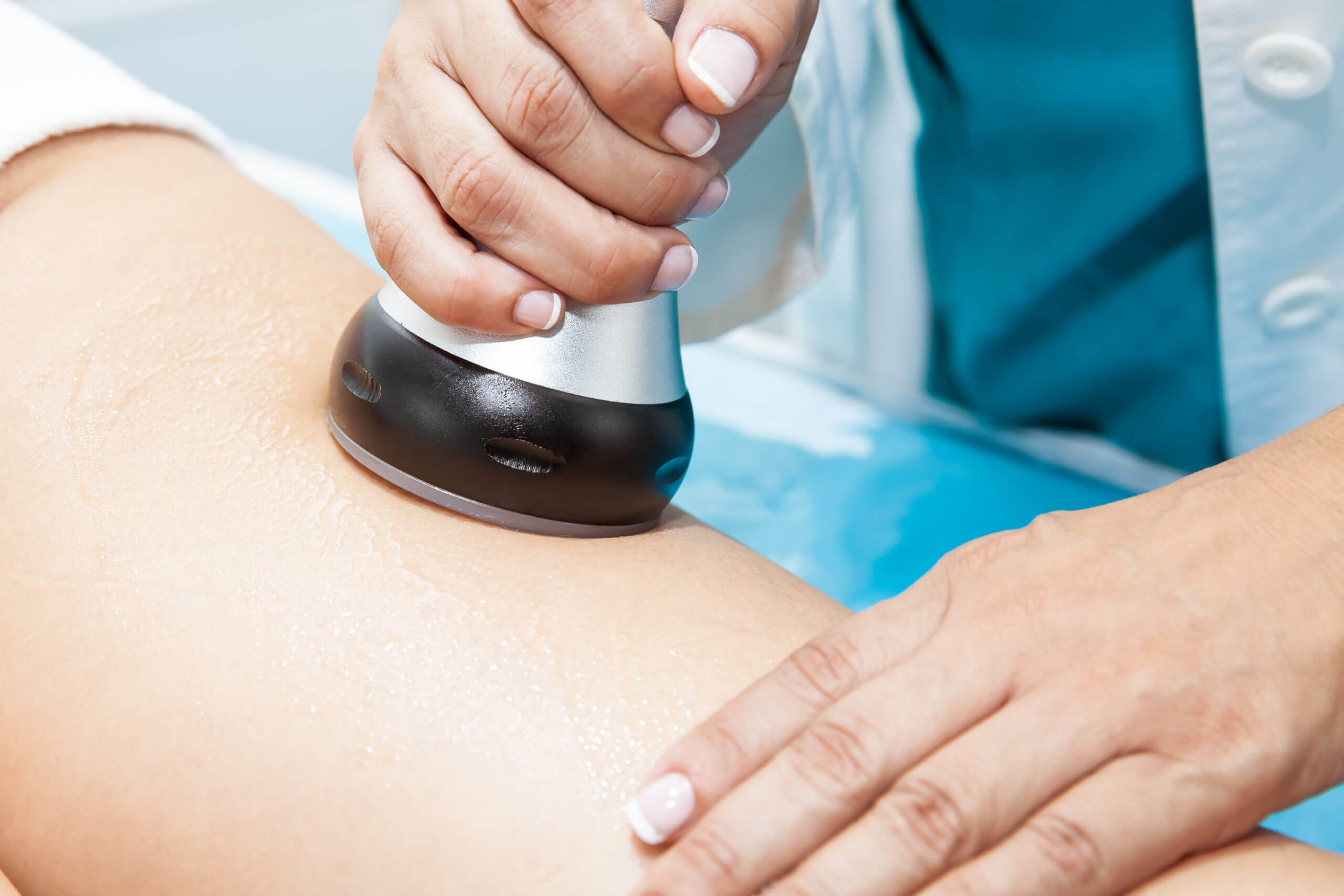 ultrasound physical therapy treatment on leg