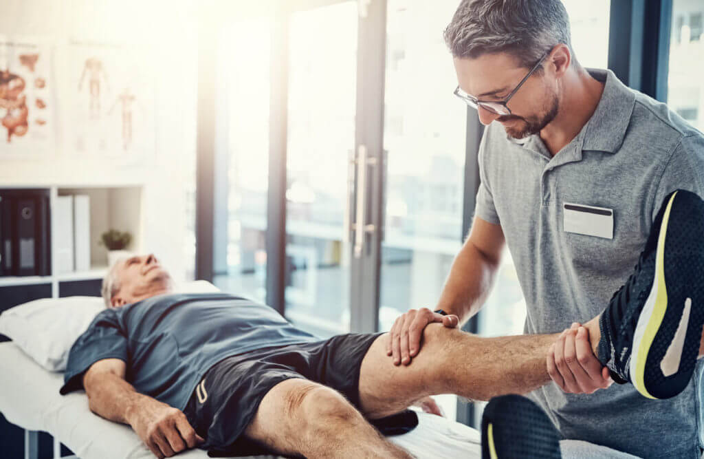 Man receiving the best physical therapy treatment for his knee pain.