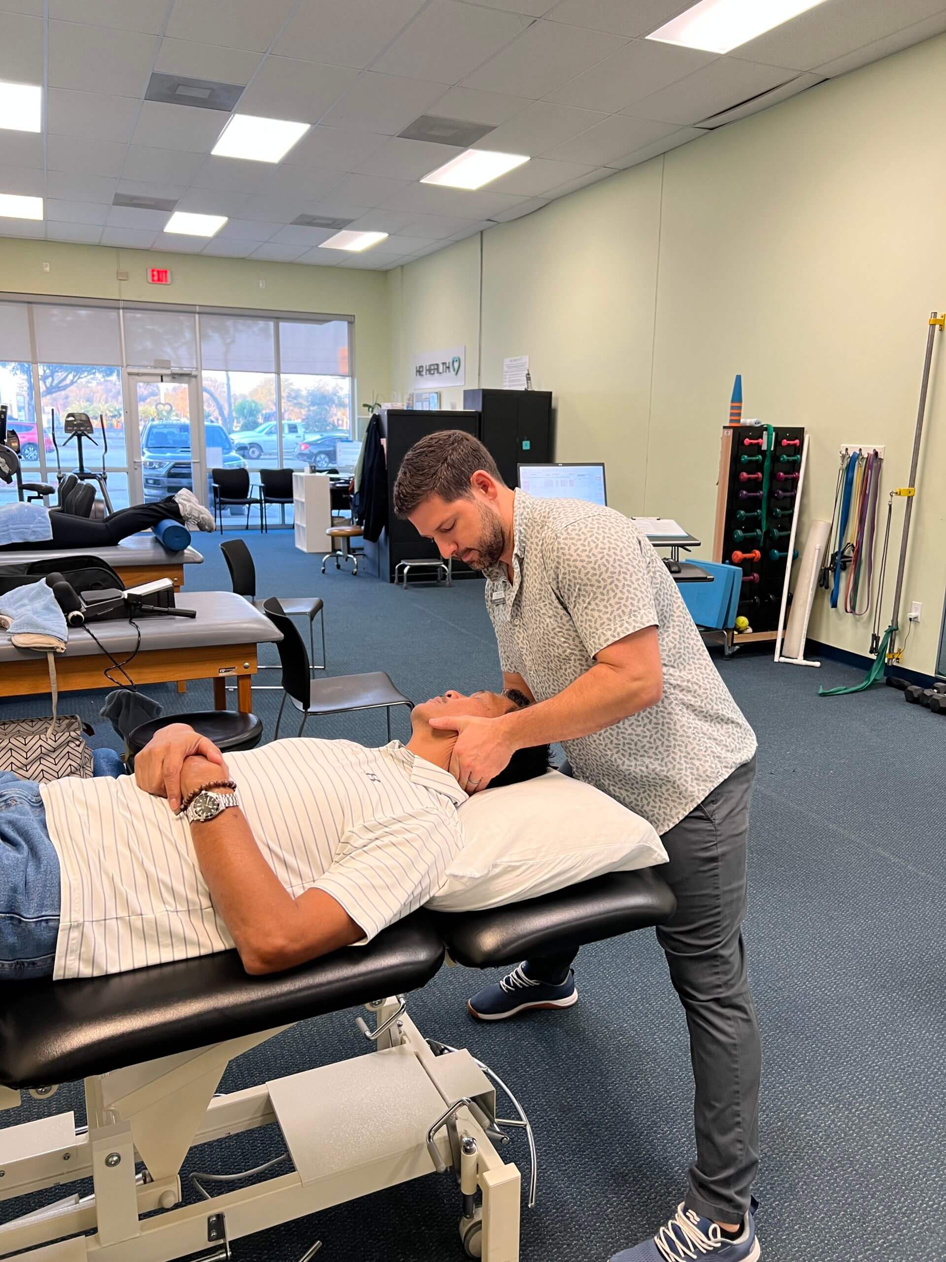 Professional physical therapy shoulder pain treatment at H2 Health Jacksonville