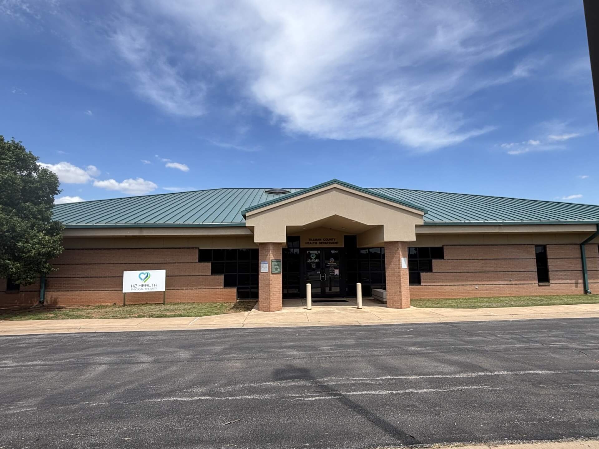 h2 health physical therapy in frederick ok front entrance